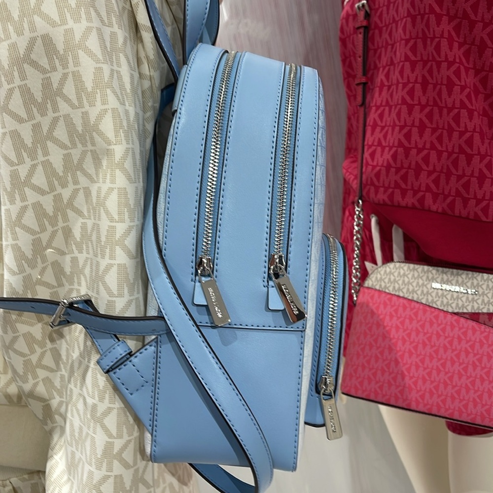 MICHAEL KORS Jaycee Medium Ombré Signature Logo Backpack
Light Sky
NWT - Picture 15 of 16